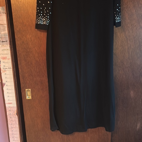 Elegant Black Off The Shoulder Dress - Picture 2 of 6